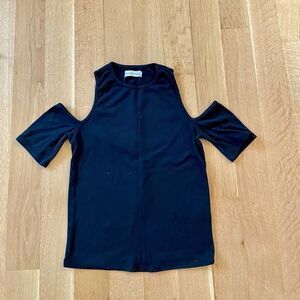 ✨HP✨Gorgeous open shoulder top from Abercrombie & Fitch